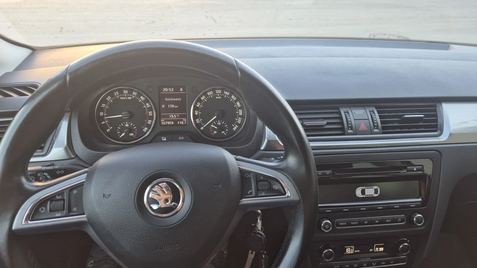 Skoda Rapid Дизел 1600кб, снимка 14 - Автомобили и джипове - 55799626