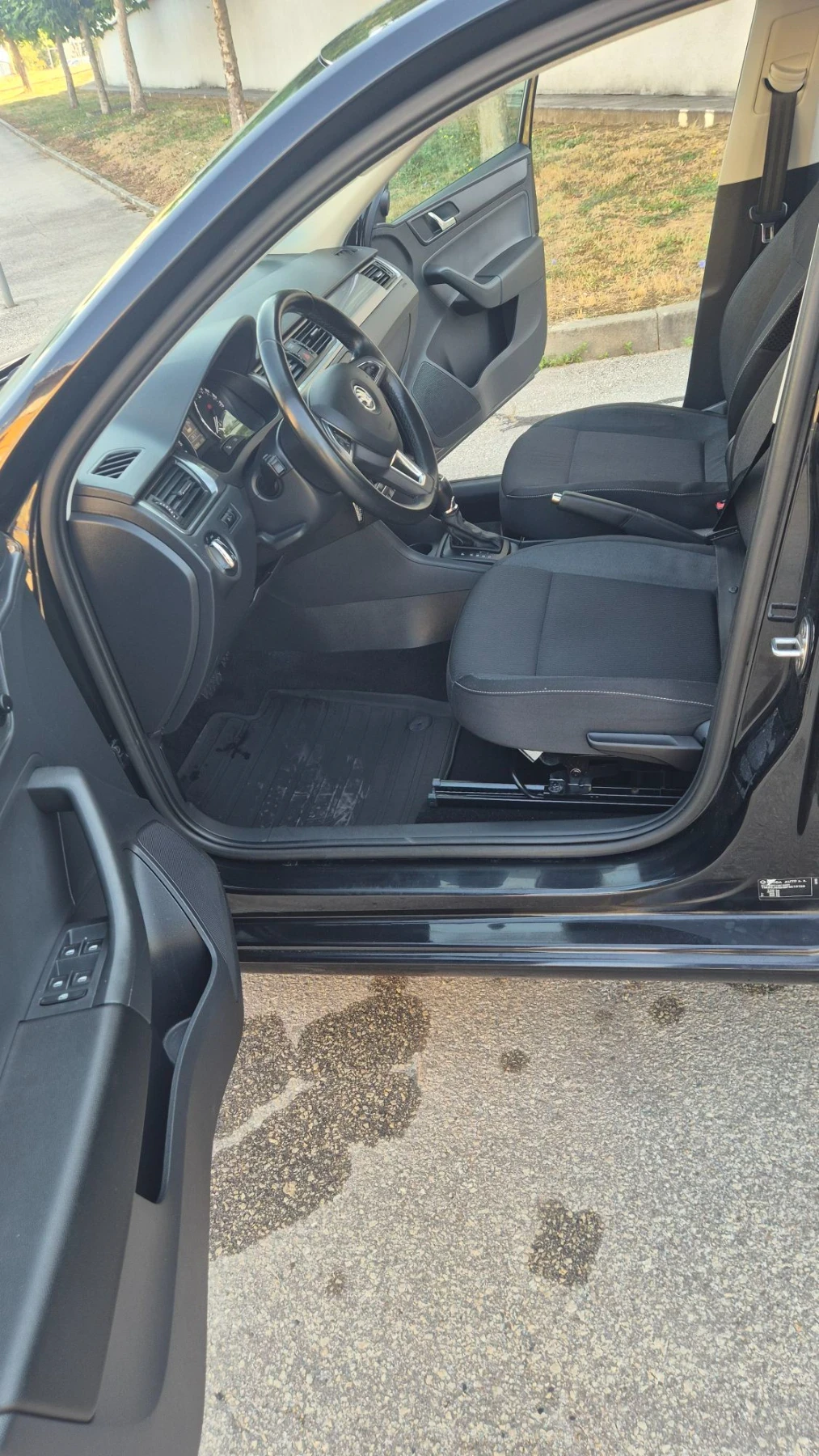 Skoda Rapid Дизел 1600кб, снимка 12 - Автомобили и джипове - 55799626