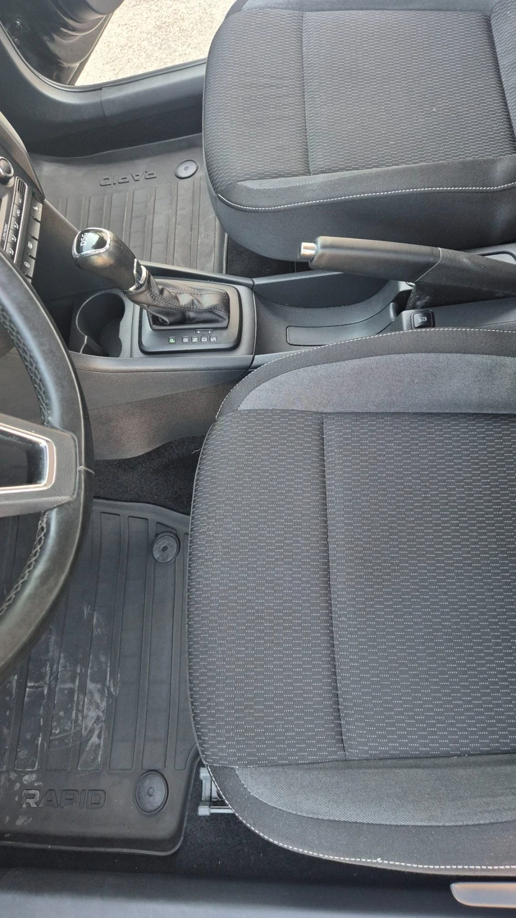 Skoda Rapid Дизел 1600кб, снимка 11 - Автомобили и джипове - 55799626