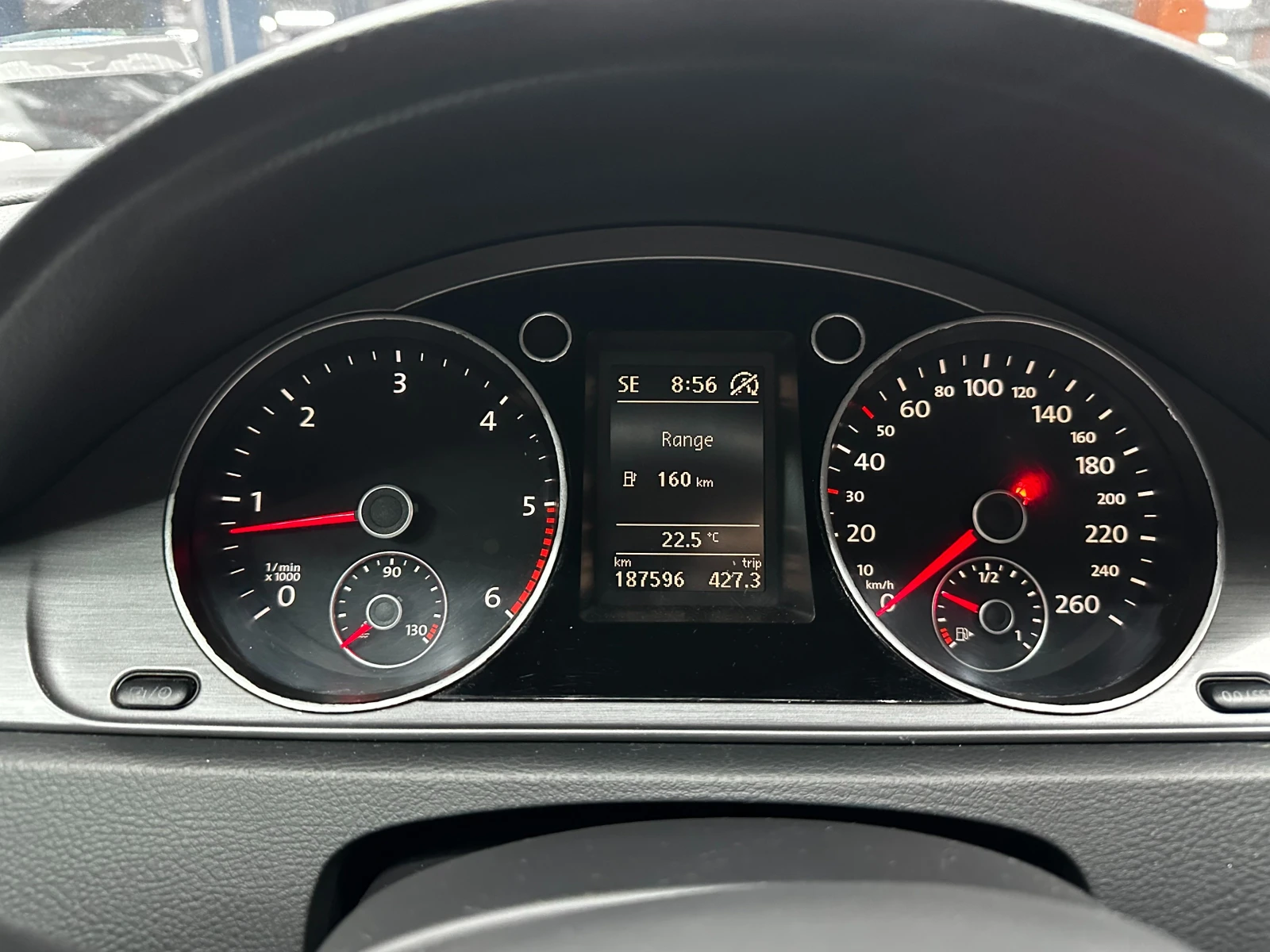 VW Passat 1.6TDI 105кс 6 скорости, снимка 14 - Автомобили и джипове - 56131745