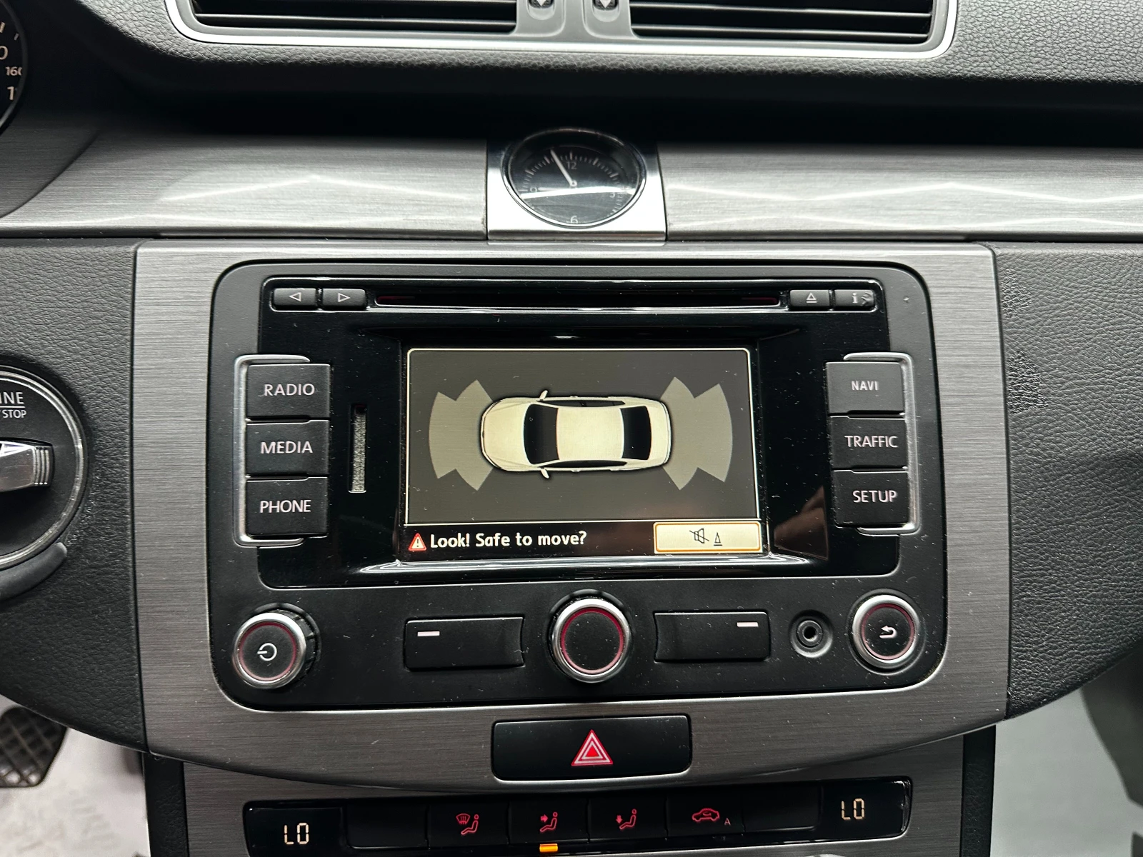 VW Passat 1.6TDI 105кс 6 скорости, снимка 13 - Автомобили и джипове - 56131745