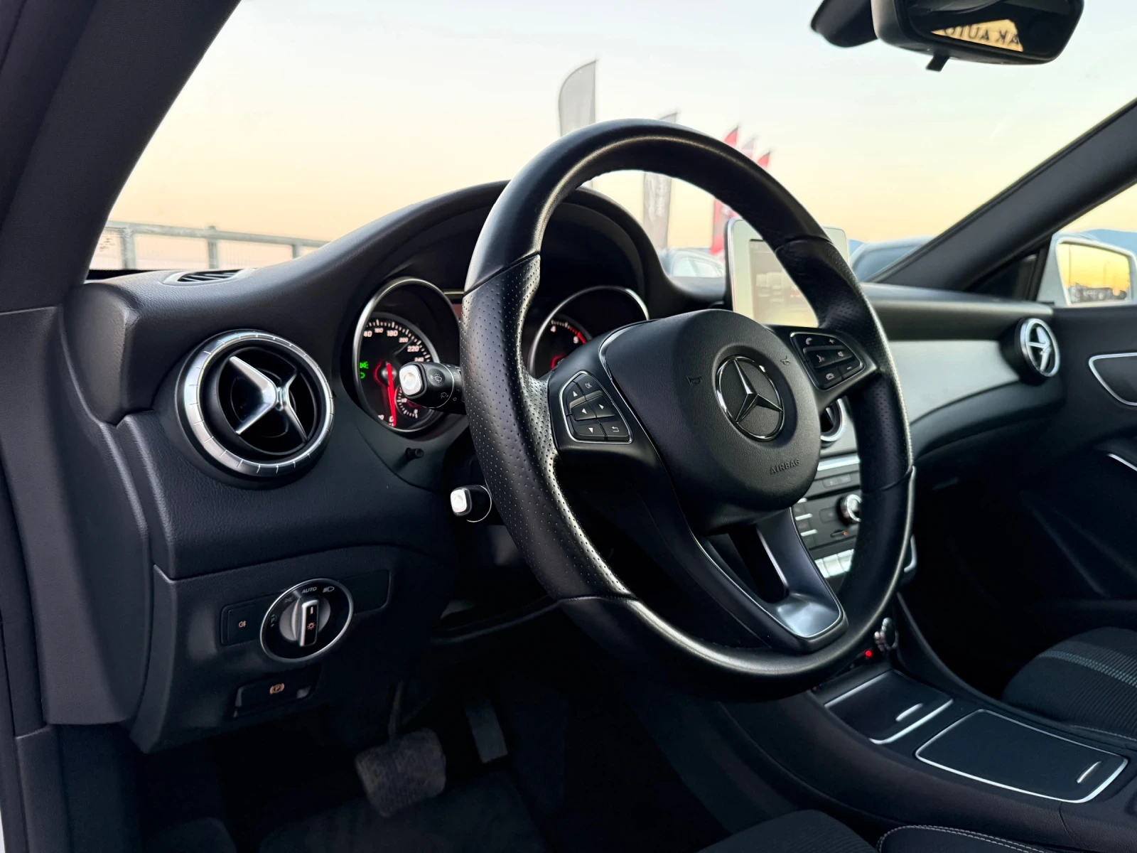 Mercedes-Benz CLA 250 D* 2017г* 212.000КМ* 1ви Собственик* Сервизна Исто, снимка 8 - Автомобили и джипове - 56154079