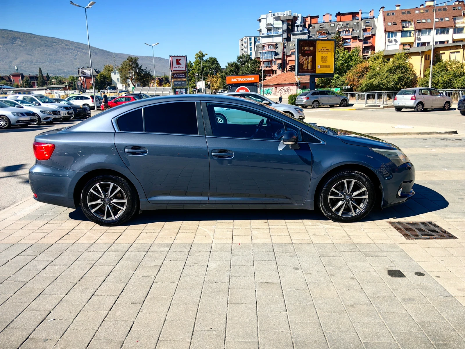 Toyota Avensis, снимка 3 - Автомобили и джипове - 56359361