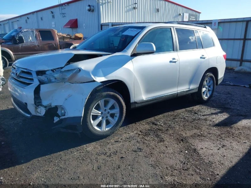 Toyota Highlander 3.5L V-6 DOHC, VVT, 270HP All Wheel Drive, снимка 2 - Автомобили и джипове - 53100826