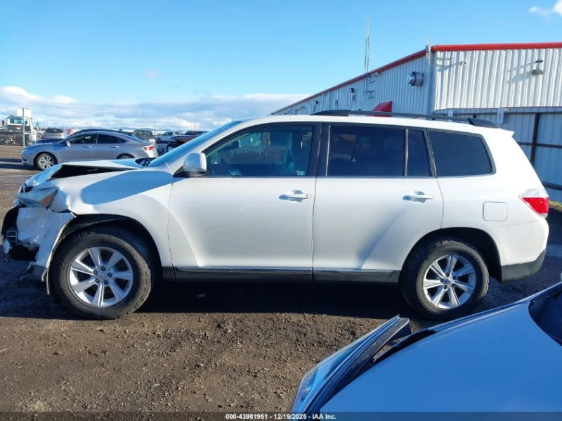 Toyota Highlander 3.5L V-6 DOHC, VVT, 270HP All Wheel Drive, снимка 6 - Автомобили и джипове - 53100826