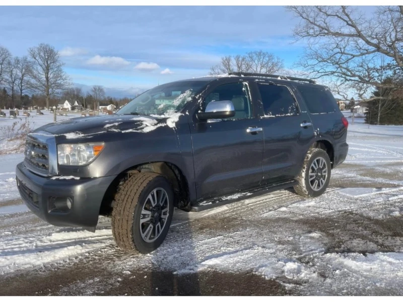 Toyota Sequoia 5.7L Platinum 4WD * * CARFAX * * АВТО КРЕДИТ * * , снимка 2 - Автомобили и джипове - 53398268