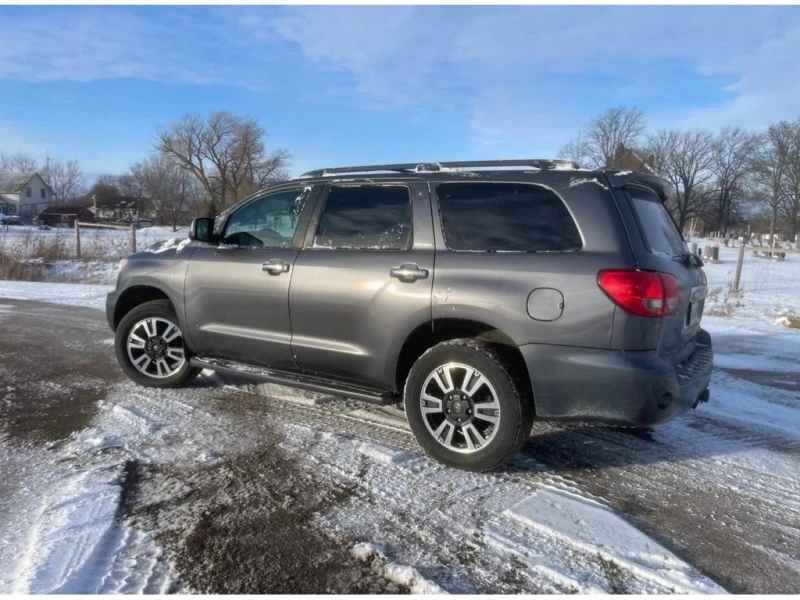 Toyota Sequoia 5.7L Platinum 4WD * * CARFAX * * АВТО КРЕДИТ * * , снимка 3 - Автомобили и джипове - 53398268