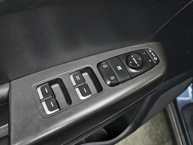 Kia Sportage 2.0 CRDi 4WD, снимка 12 - Автомобили и джипове - 54275112