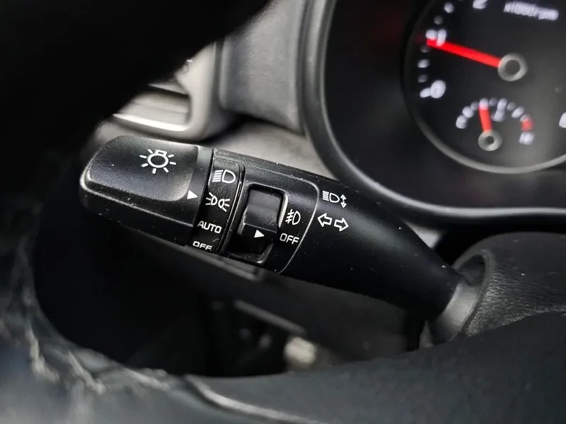 Kia Sportage 2.0 CRDi 4WD, снимка 15 - Автомобили и джипове - 54275112