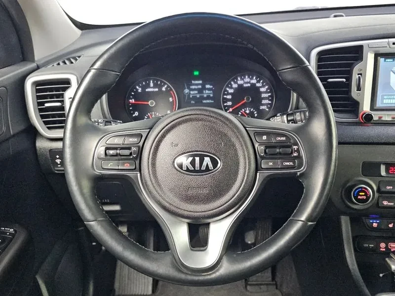 Kia Sportage 2.0 CRDi 4WD, снимка 14 - Автомобили и джипове - 54275112