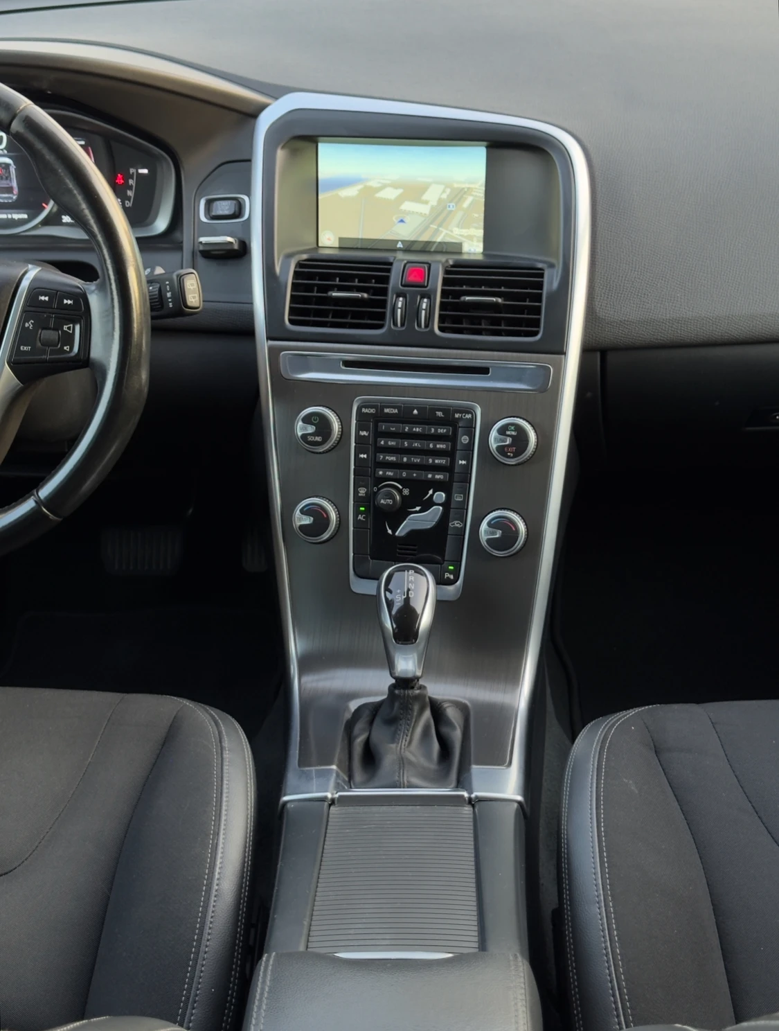 Volvo XC60 - Facelift - 2.0d - Navi - Digital cockpit - - изображение 10