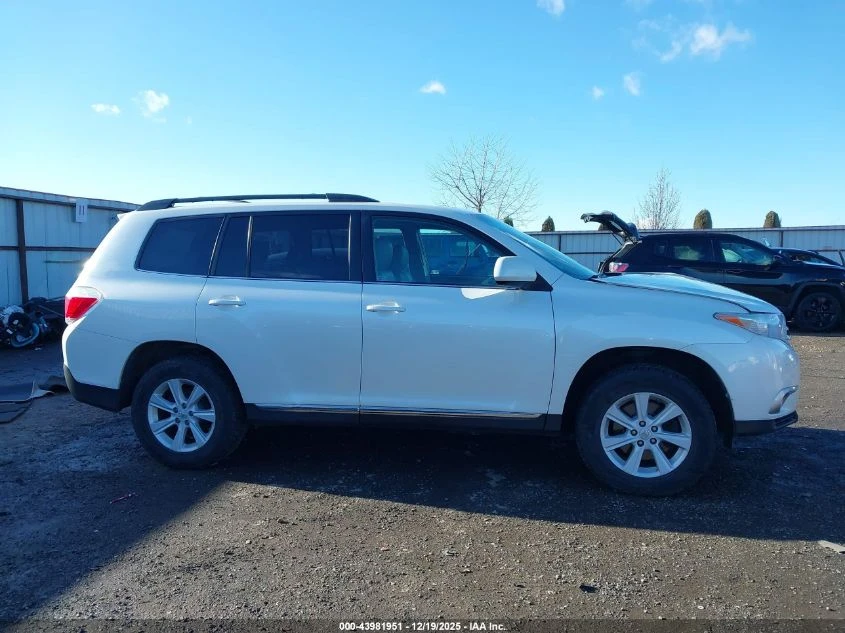 Toyota Highlander 3.5L V-6 DOHC, VVT, 270HP All Wheel Drive - изображение 5
