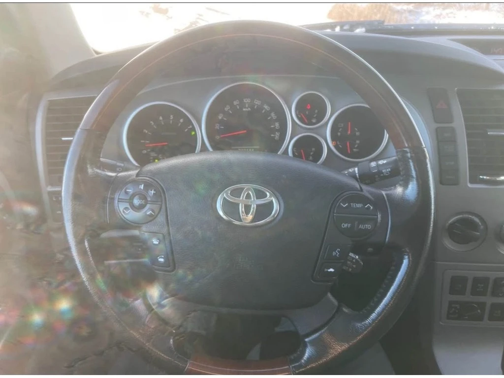 Toyota Sequoia 5.7L Platinum 4WD * * CARFAX * * ���� ������ * *  | Mobile.bg � ����������� 6