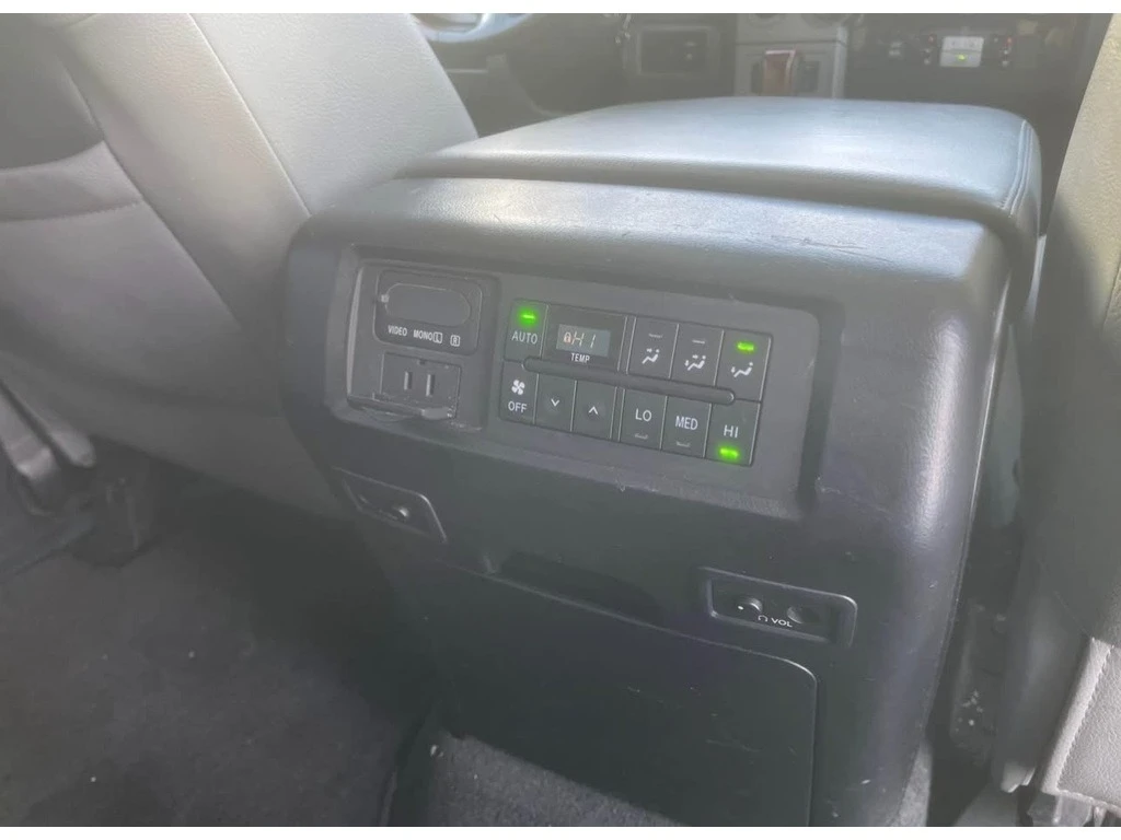 Toyota Sequoia 5.7L Platinum 4WD * * CARFAX * * ���� ������ * *  | Mobile.bg � ����������� 13