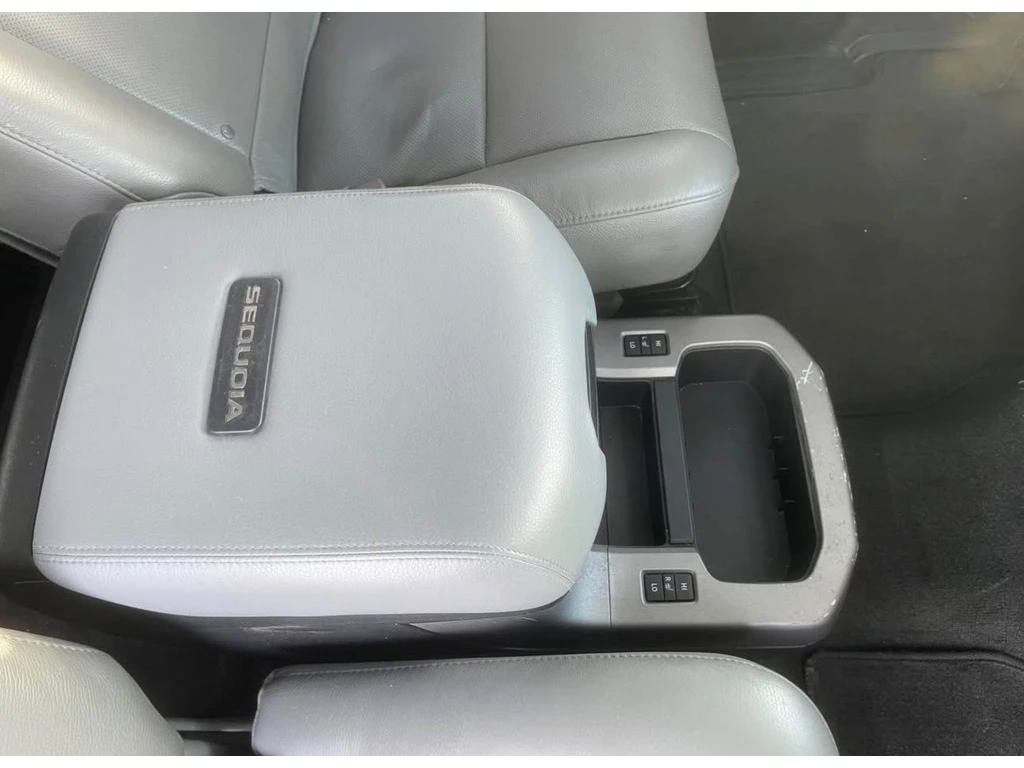 Toyota Sequoia 5.7L Platinum 4WD * * CARFAX * * ���� ������ * *  | Mobile.bg � ����������� 12