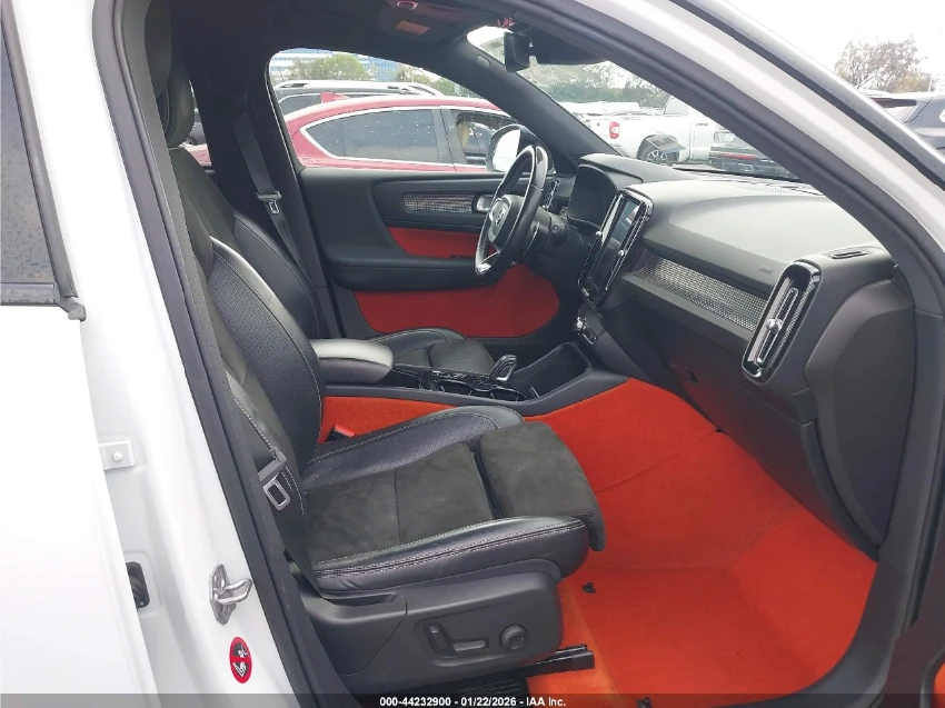 Volvo XC40 T5 R-Design* AWD* DIGITAL* ПОДГРЕВ*  - изображение 7