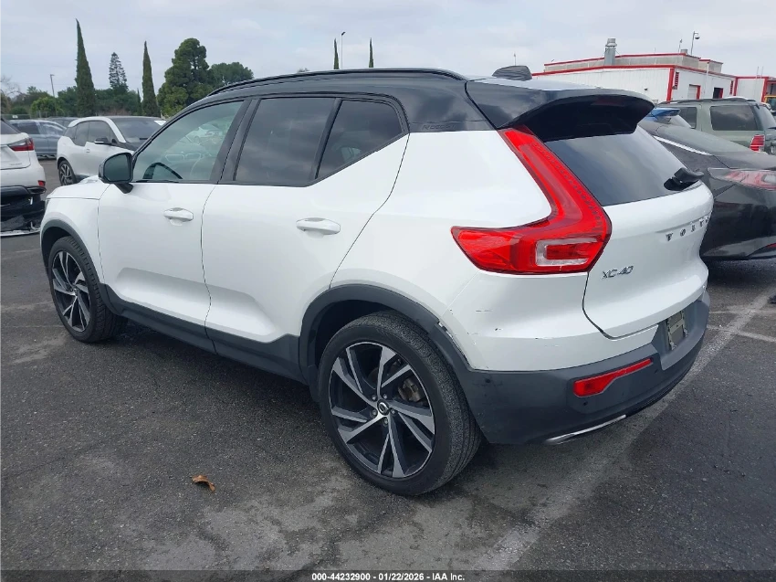 Volvo XC40 T5 R-Design* AWD* DIGITAL* ПОДГРЕВ*  - изображение 4