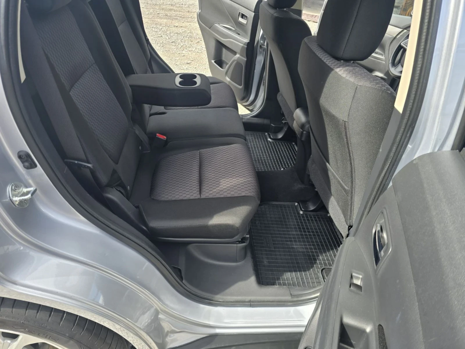 Mitsubishi Outlander 2.2DID 150KC, снимка 8 - Автомобили и джипове - 54048202