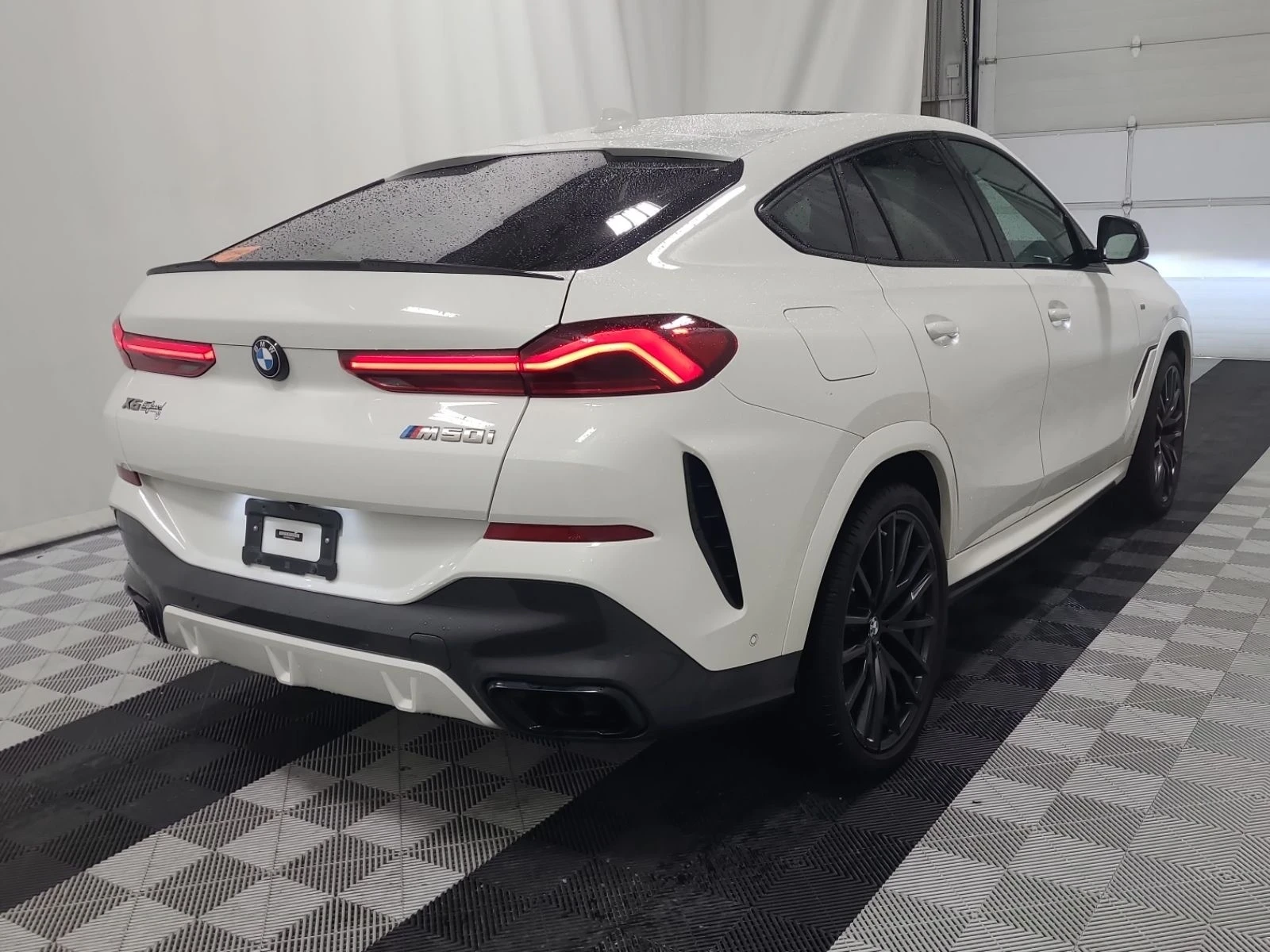 BMW X6 M50I* Pano* Laser* H/K* Подгрев* , снимка 2 - Автомобили и джипове - 54068357