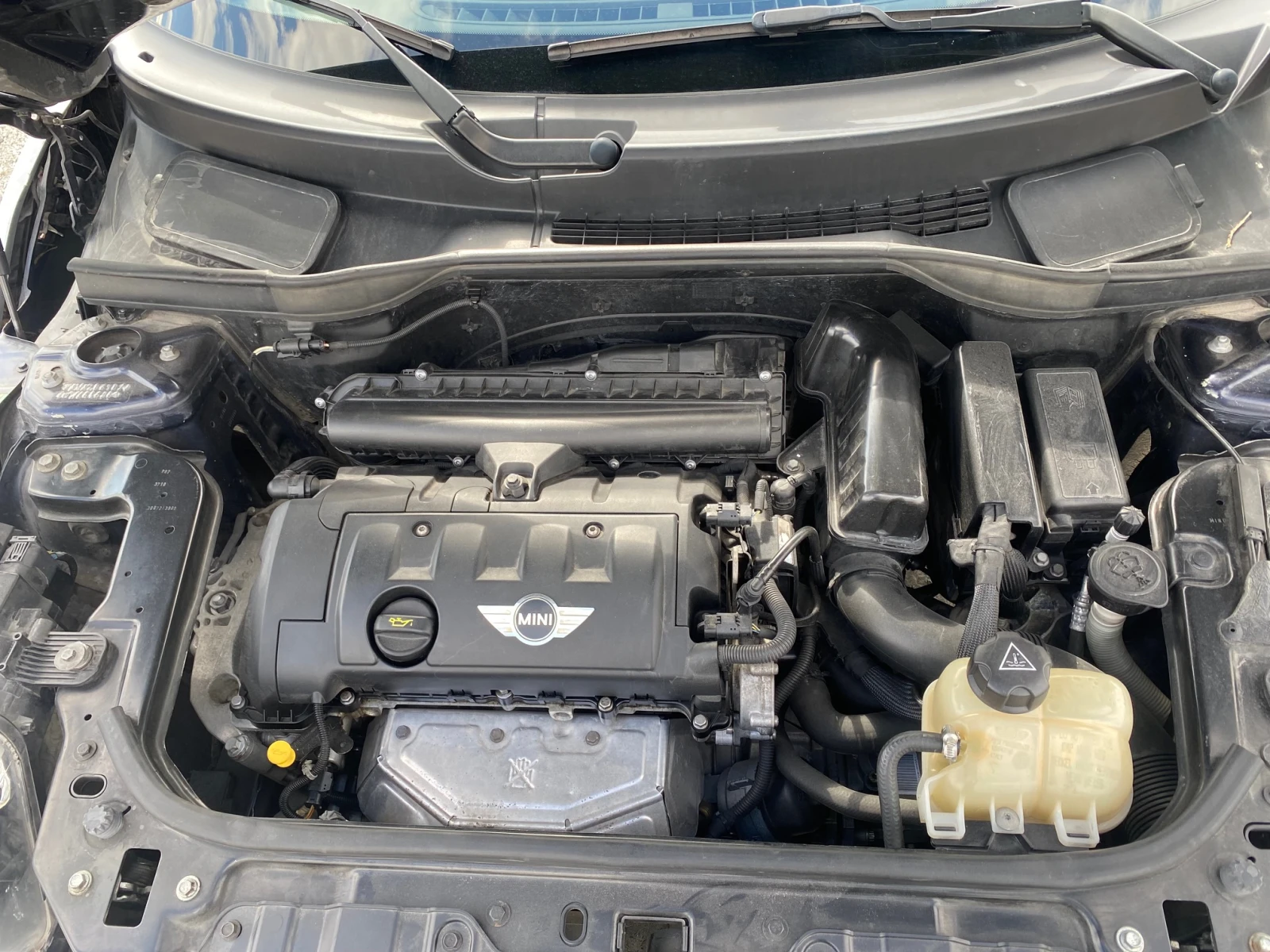 Mini Countryman 1.6i Кожа Панорама Нави, снимка 13 - Автомобили и джипове - 54729373