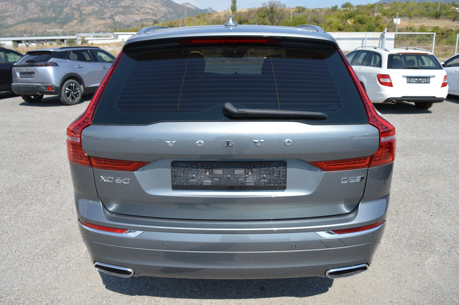 Volvo XC60 2.0D5-MAXX FULL EKSTRI-B&W-PANORAMA-ОБДУХВАНЕ, снимка 6 - Автомобили и джипове - 56162346