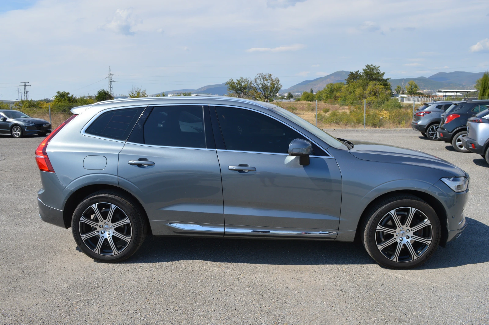 Volvo XC60 2.0D5-MAXX FULL EKSTRI-B&W-PANORAMA-ОБДУХВАНЕ, снимка 4 - Автомобили и джипове - 56162346
