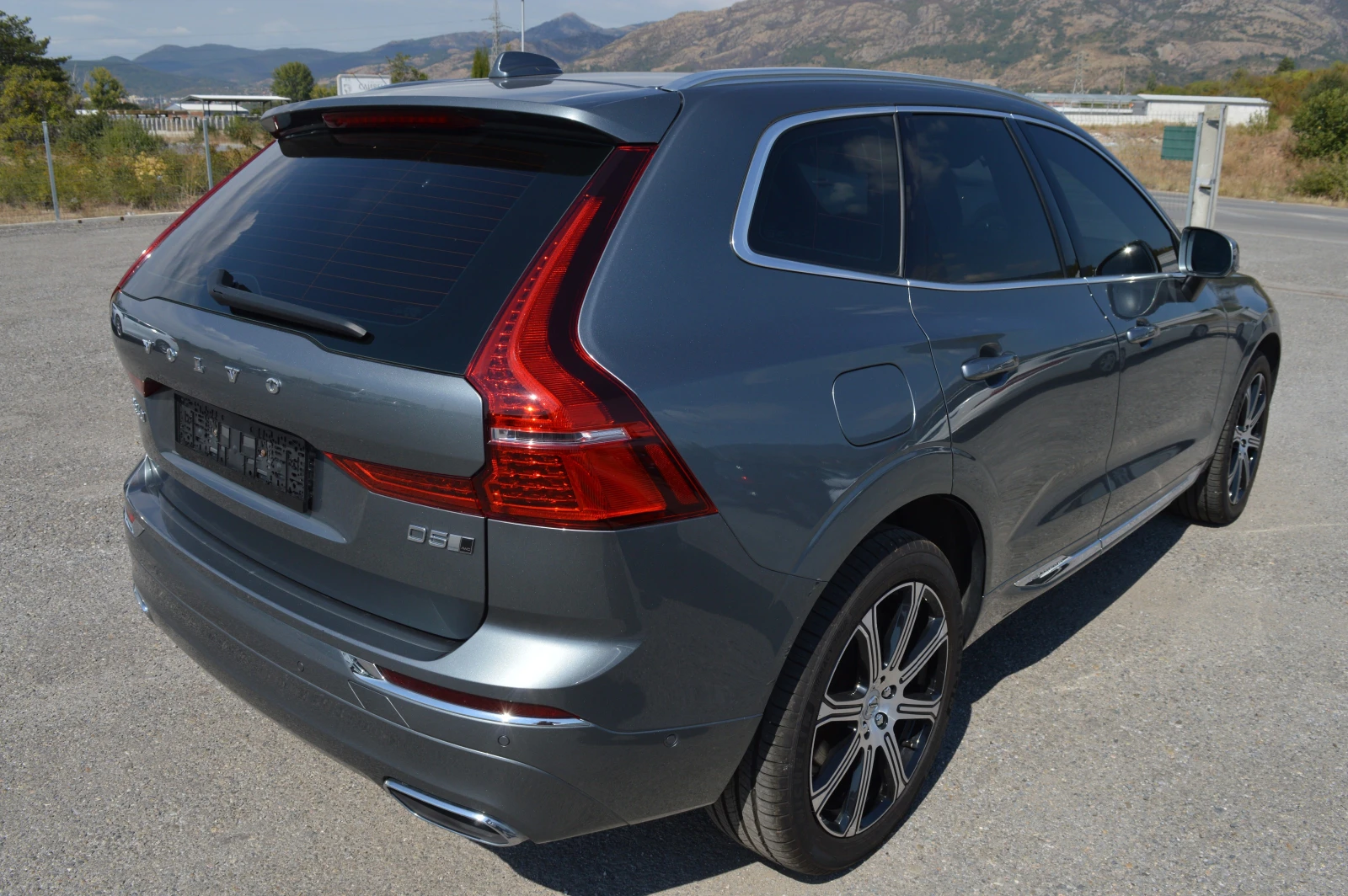Volvo XC60 2.0D5-MAXX FULL EKSTRI-B&W-PANORAMA-ОБДУХВАНЕ, снимка 5 - Автомобили и джипове - 56162346