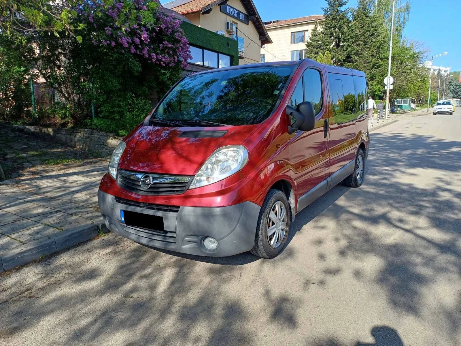 Opel Vivaro 2.5CDTI 8 + 1 - изображение 2