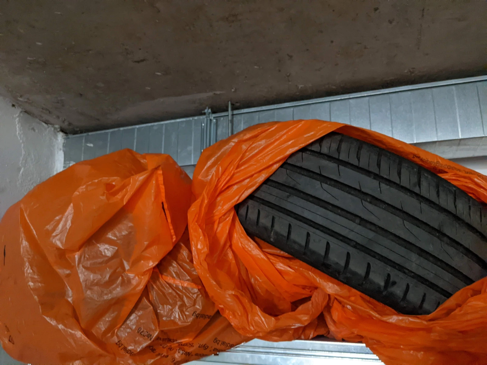 Гуми Летни 215/40R17, снимка 2 - Гуми и джанти - 53977629