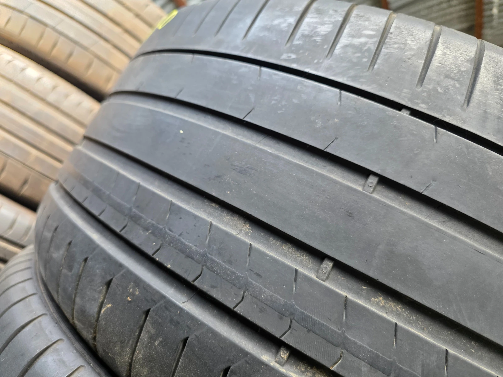 Гуми Летни 275/30R20, снимка 2 - Гуми и джанти - 54731208