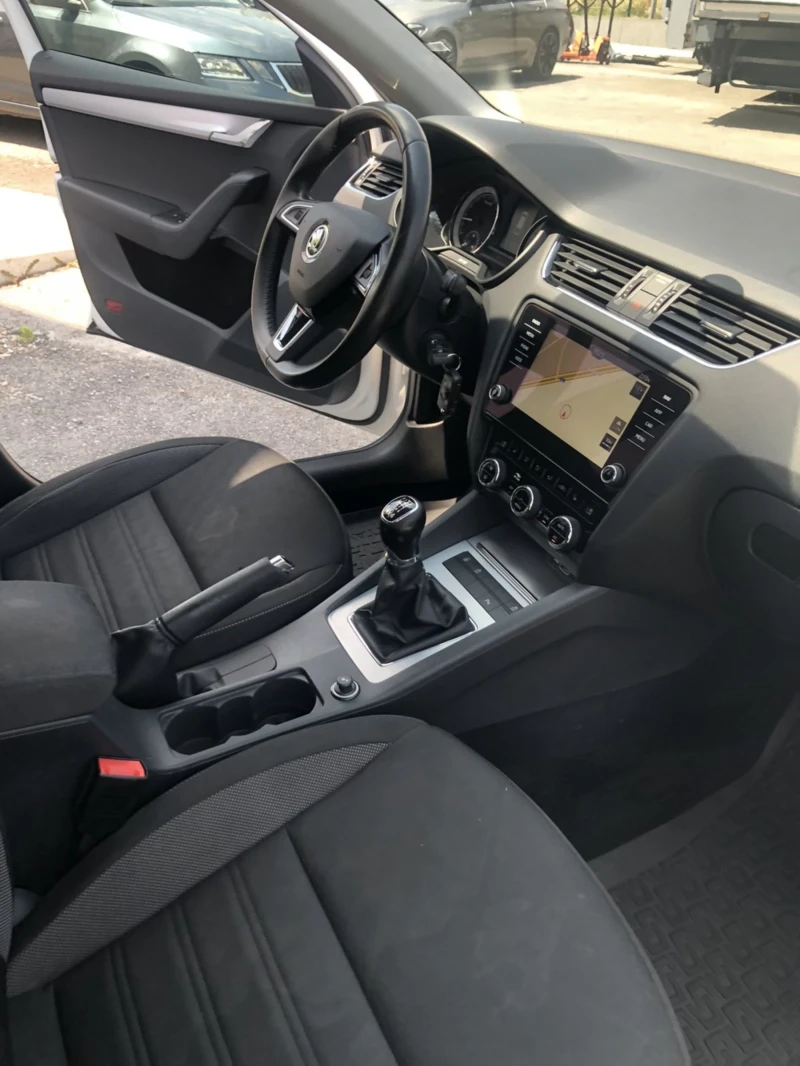 Skoda Octavia 1.6TDI    4х4       SWISS , снимка 11 - Автомобили и джипове - 52792519