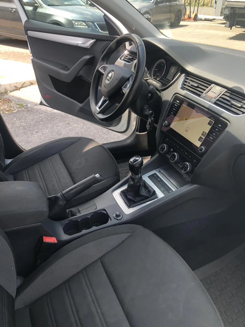 Skoda Octavia 1.6TDI    4х4       SWISS , снимка 7 - Автомобили и джипове - 52792519