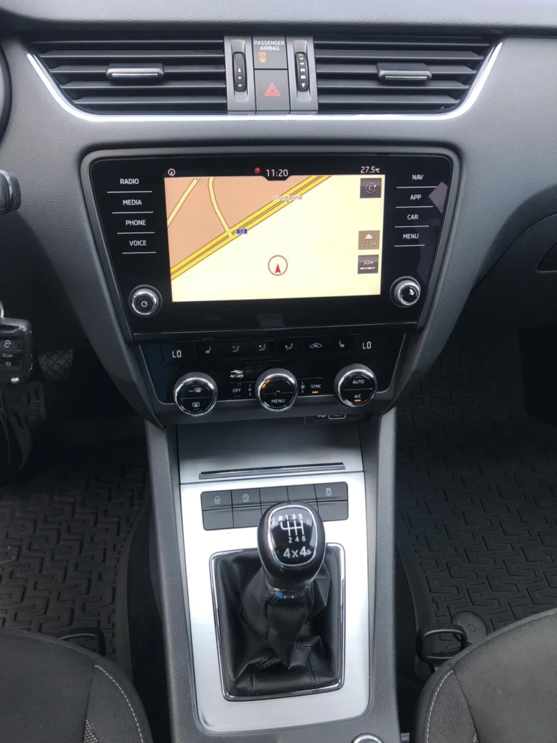 Skoda Octavia 1.6TDI    4х4       SWISS , снимка 10 - Автомобили и джипове - 52792519