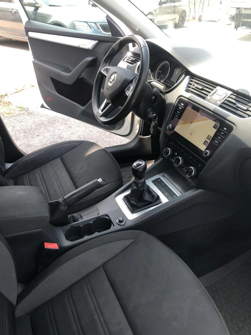 Skoda Octavia 1.6TDI    4х4       SWISS , снимка 9 - Автомобили и джипове - 52792519