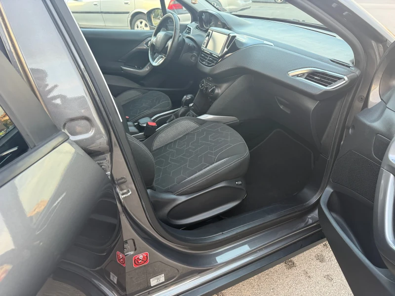 Peugeot 2008 1.2 PureTech нов внос Дания, снимка 9 - Автомобили и джипове - 52160832