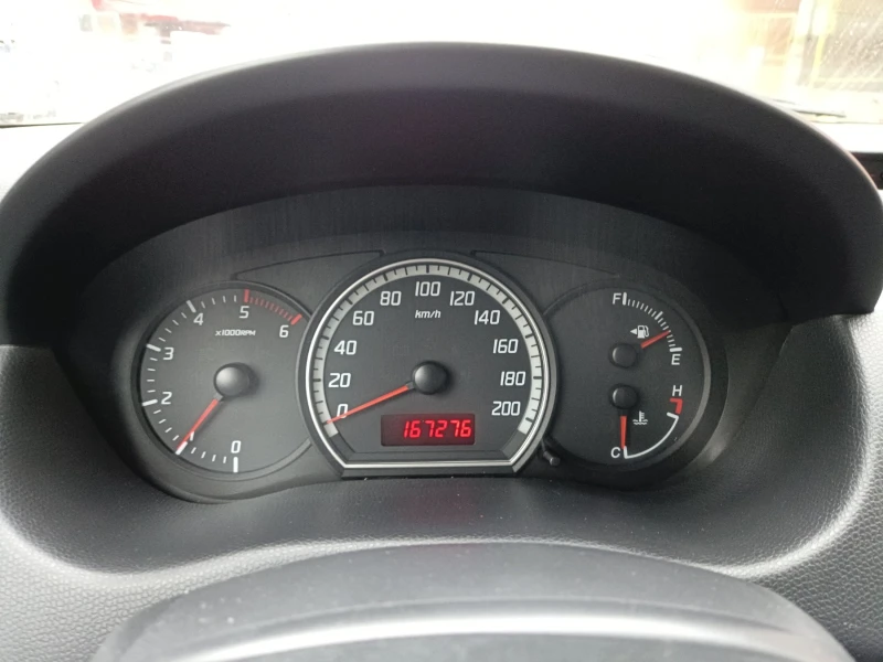 Suzuki Swift 1.3 DDiS, снимка 3 - Автомобили и джипове - 53089752