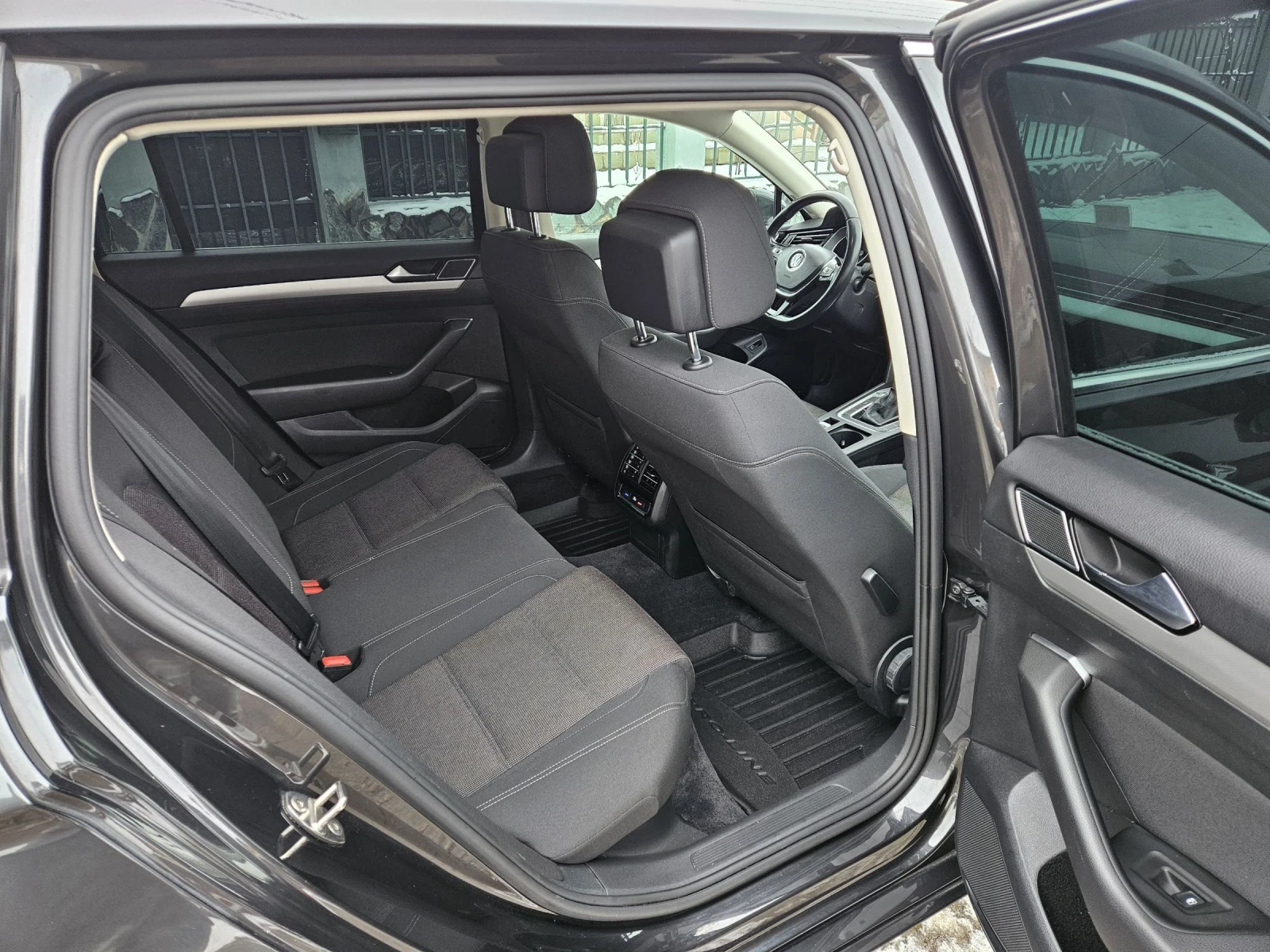 VW Passat 2.0 TDI Comfort Line - изображение 10