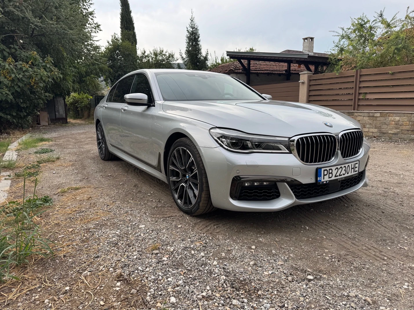 BMW 750 IL xDrive - изображение 2