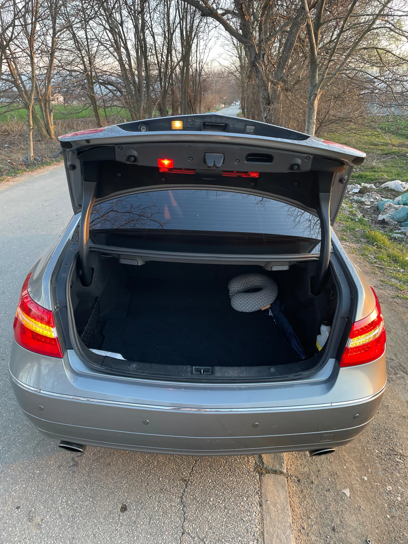 Mercedes-Benz E 350 Купе, снимка 9 - Автомобили и джипове - 53817738