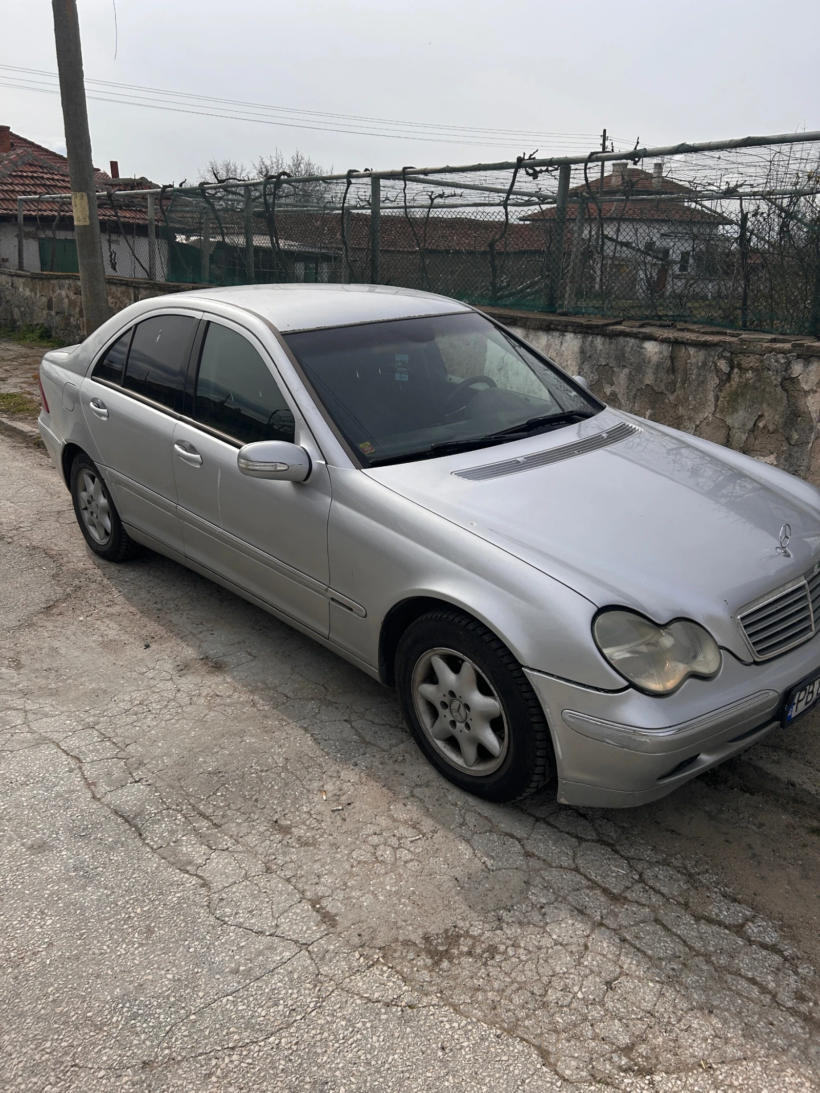 Mercedes-Benz C 200, снимка 3 - Автомобили и джипове - 53911933