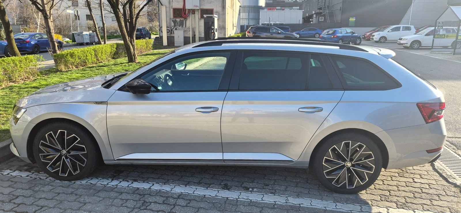 Skoda Superb 2.0 TDI 7 DSG Sportline, снимка 8 - Автомобили и джипове - 54079055