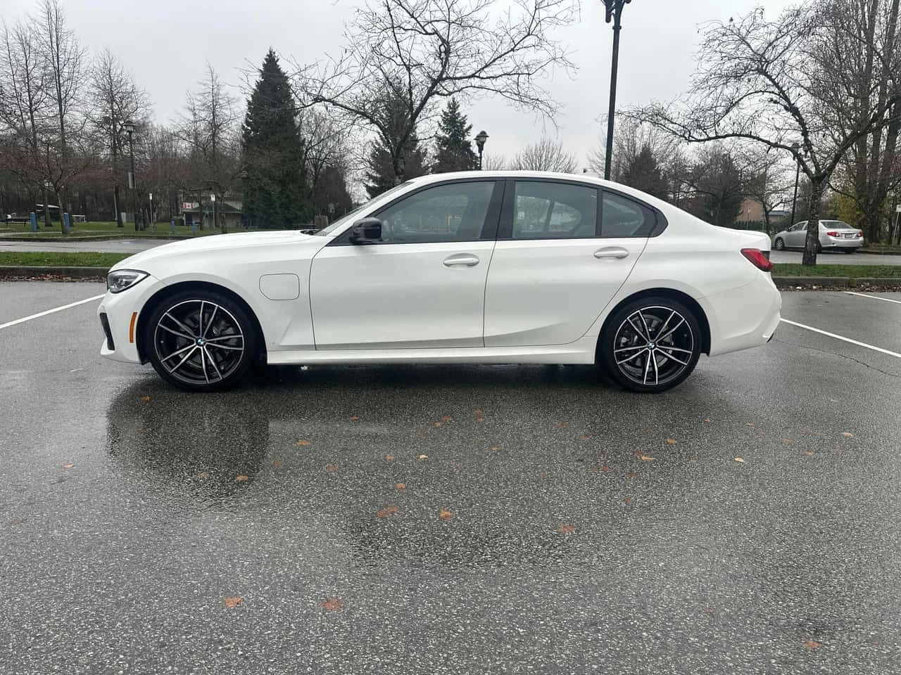 BMW 330 * 330e xDrive Plug In Hybrid * ШИБИДАХ* ПОДГРЕВ* , снимка 2 - Автомобили и джипове - 54152933