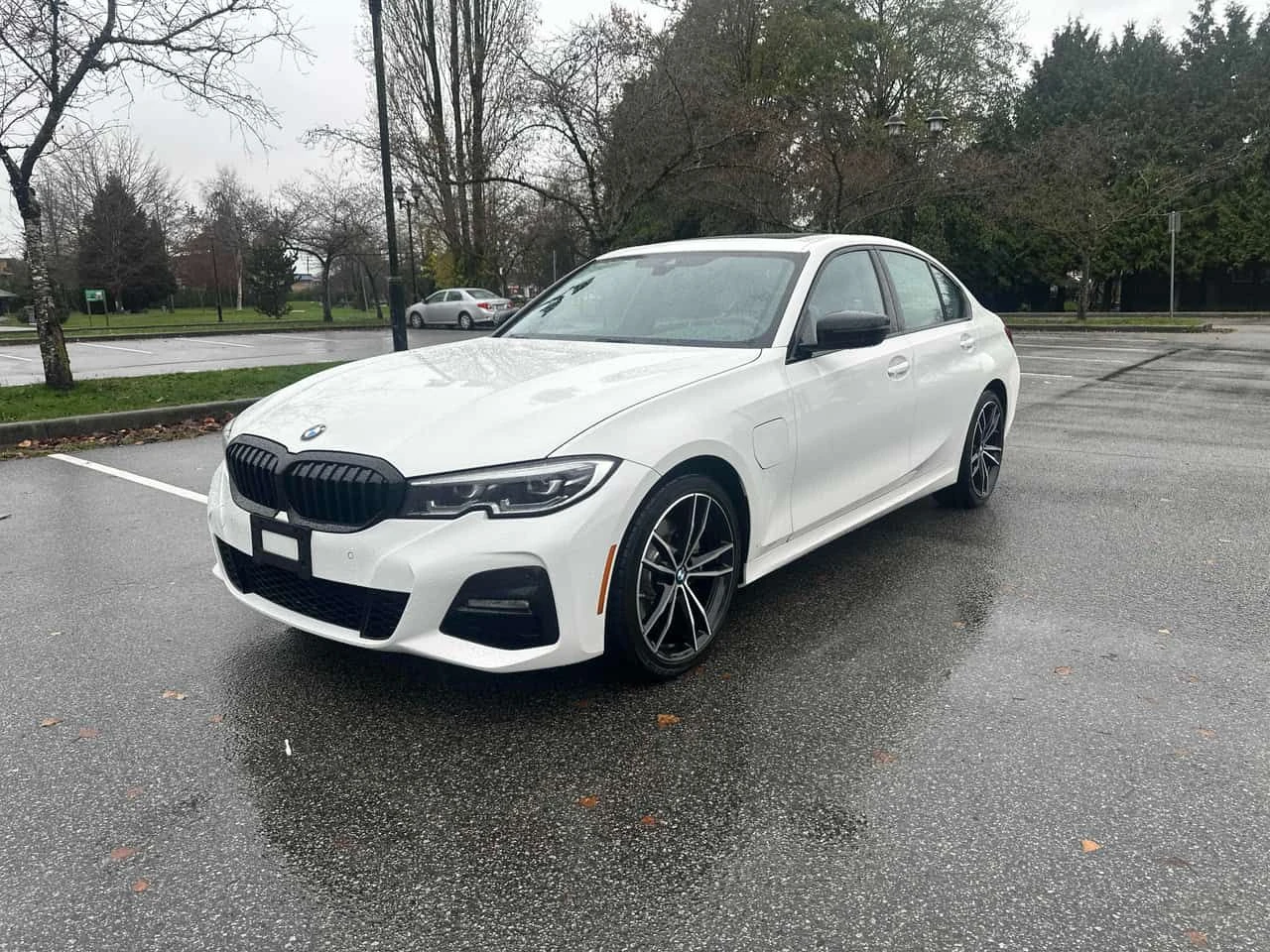 BMW 330 * 330e xDrive Plug In Hybrid * ШИБИДАХ* ПОДГРЕВ* , снимка 14 - Автомобили и джипове - 54152933