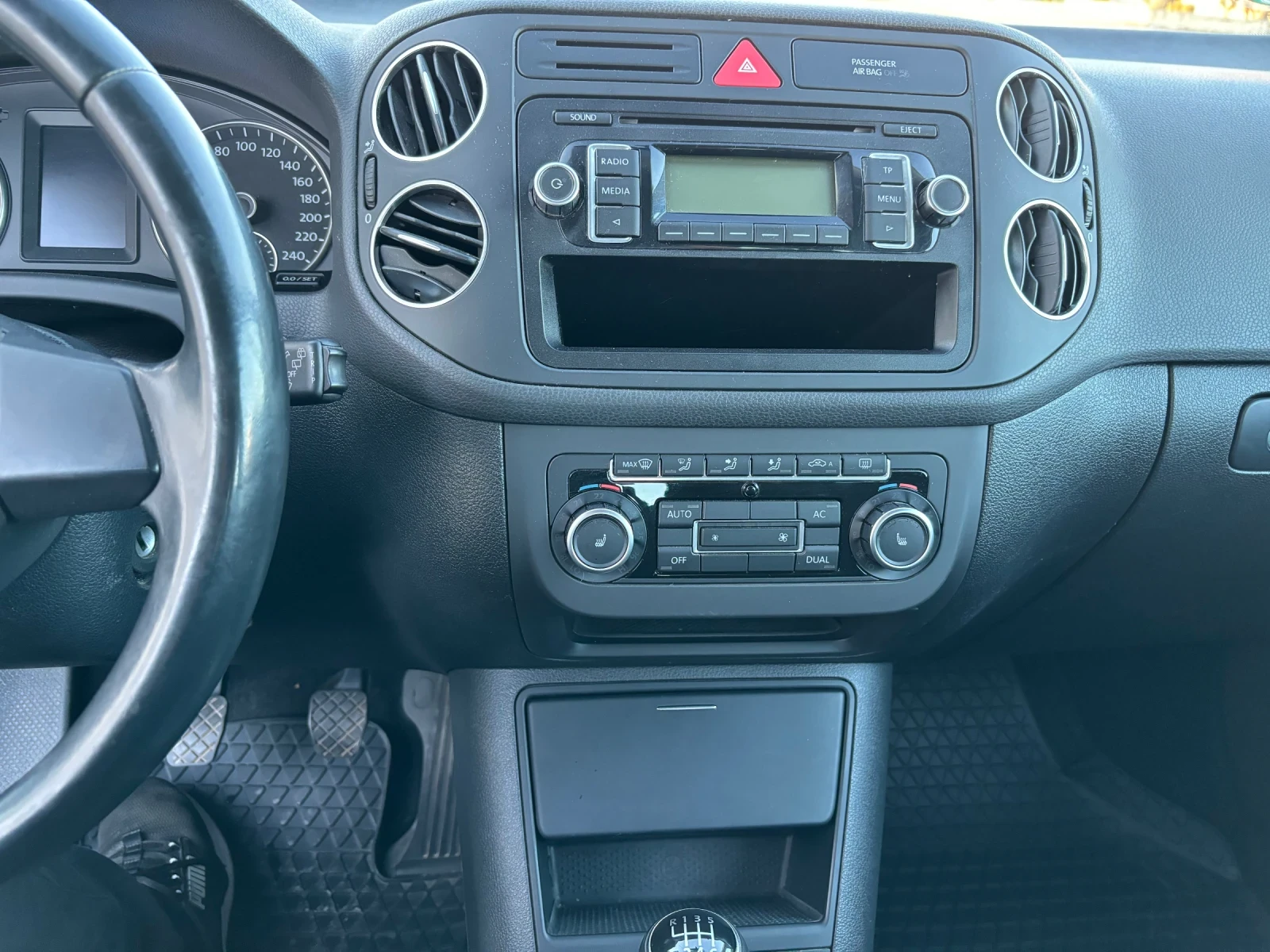 VW Golf Plus 1.4 TSI, снимка 9 - Автомобили и джипове - 54196049