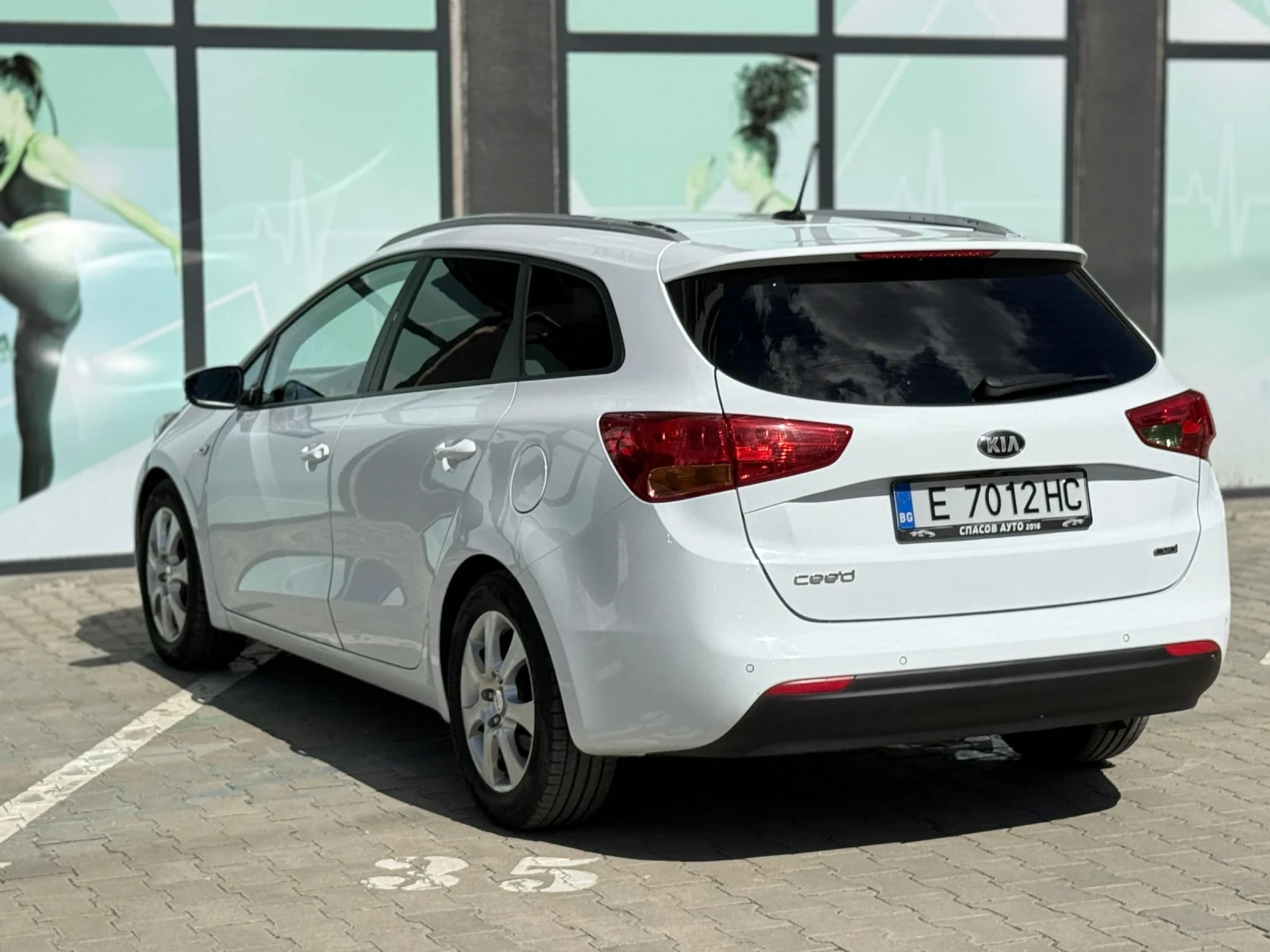 Kia Ceed 1.6crdi, снимка 3 - Автомобили и джипове - 54691103
