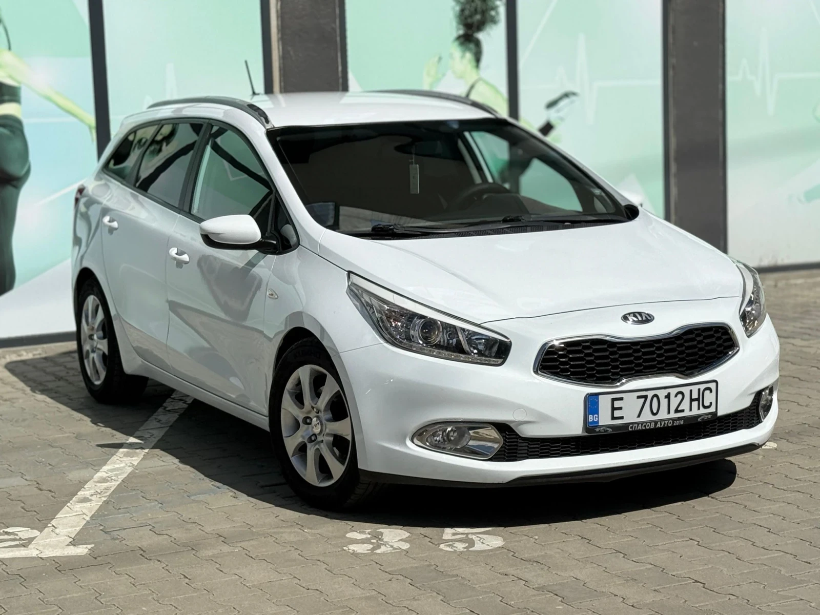 Kia Ceed 1.6crdi, снимка 2 - Автомобили и джипове - 54691103