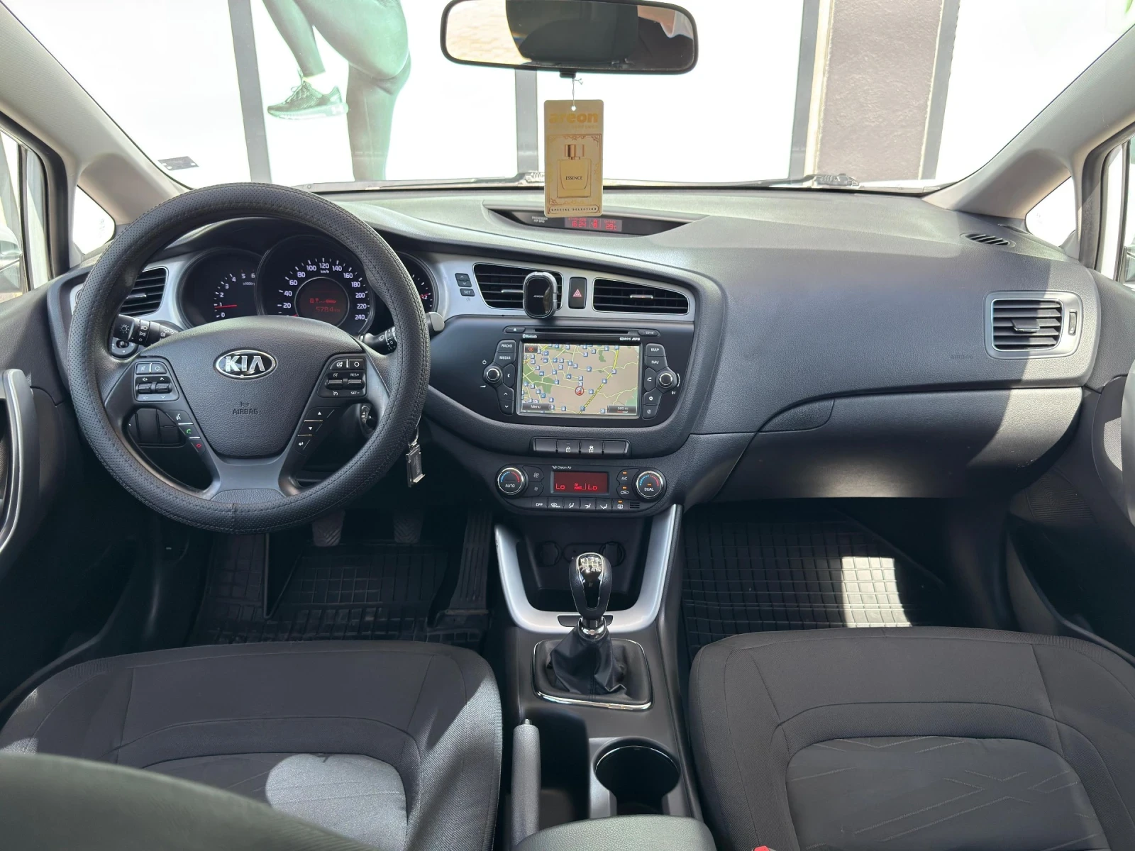 Kia Ceed 1.6crdi, снимка 8 - Автомобили и джипове - 54691103
