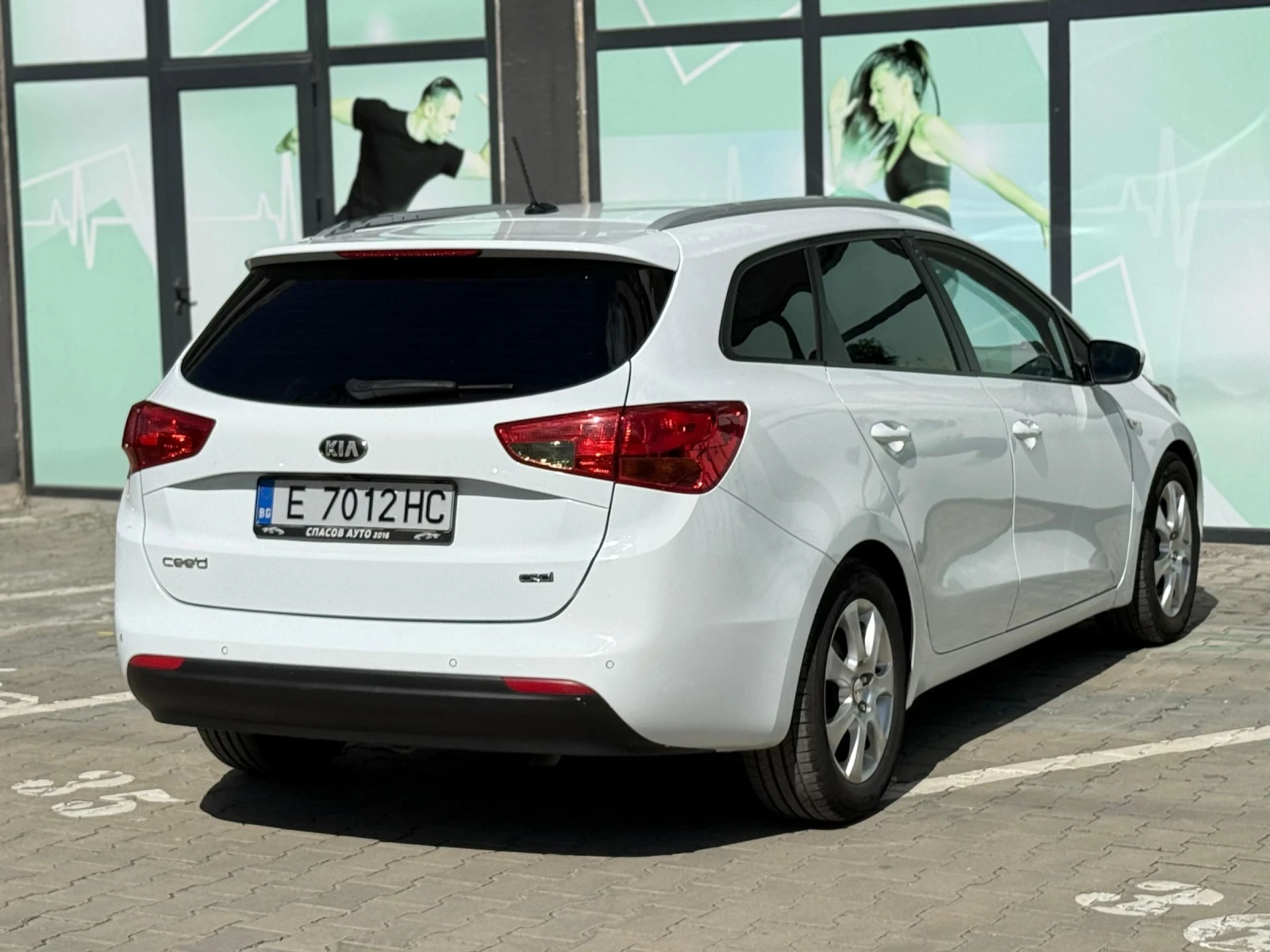 Kia Ceed 1.6crdi, снимка 4 - Автомобили и джипове - 54691103