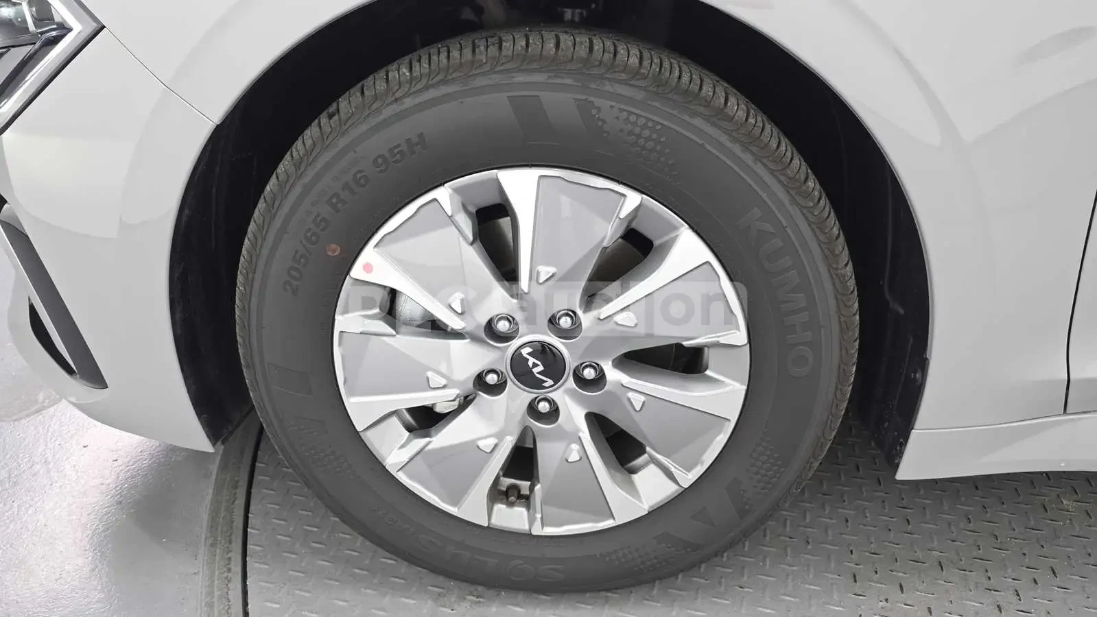Kia K5 Hybrid| КАМЕРА| DIST| ОБДУХВАНЕ| ВКЛ.ТЕХНОТЕСТ, снимка 16 - Автомобили и джипове - 55087054