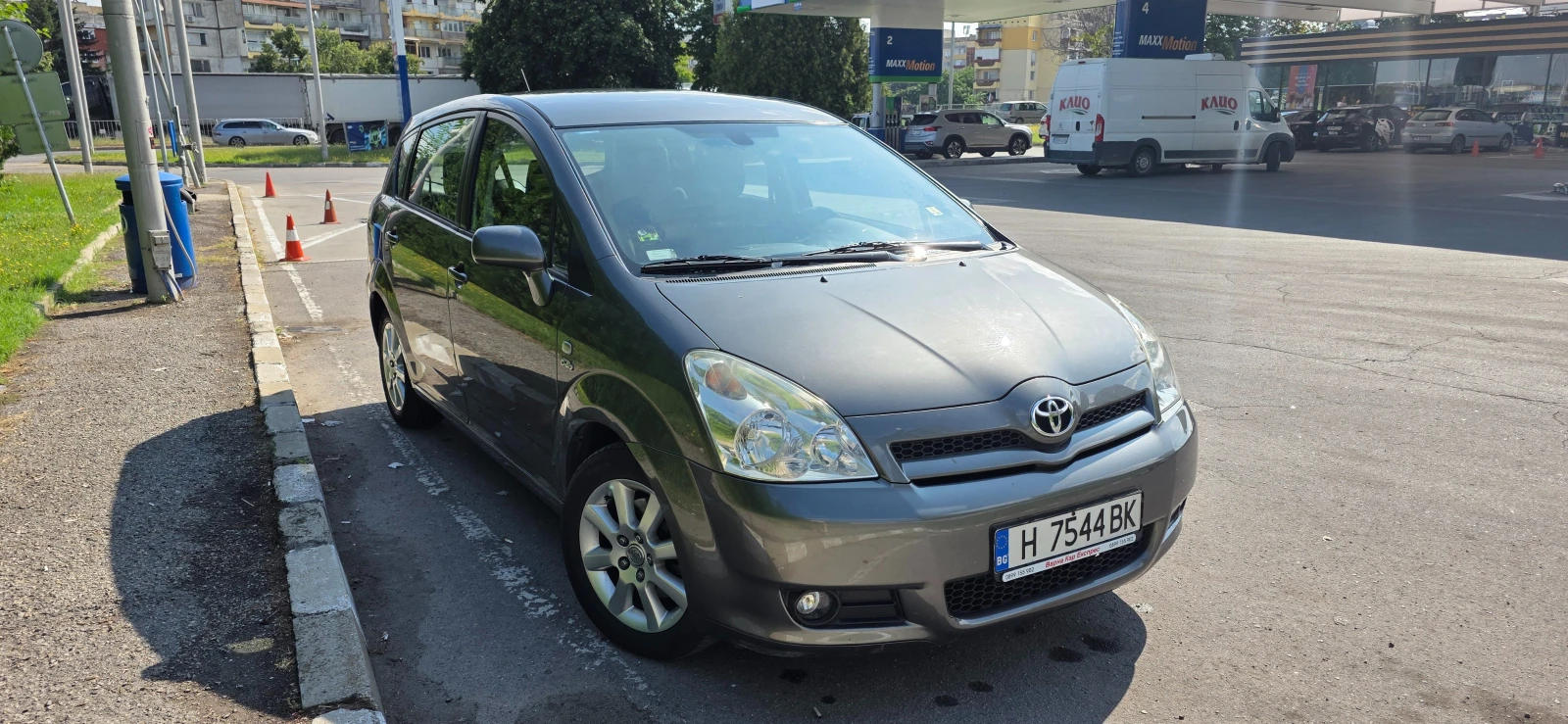 Toyota Corolla verso 2.0 D-4D, снимка 3 - Автомобили и джипове - 55392340